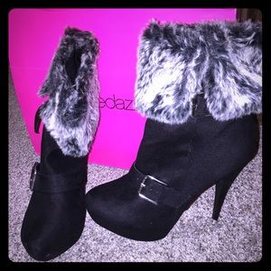 Black boots with the fur